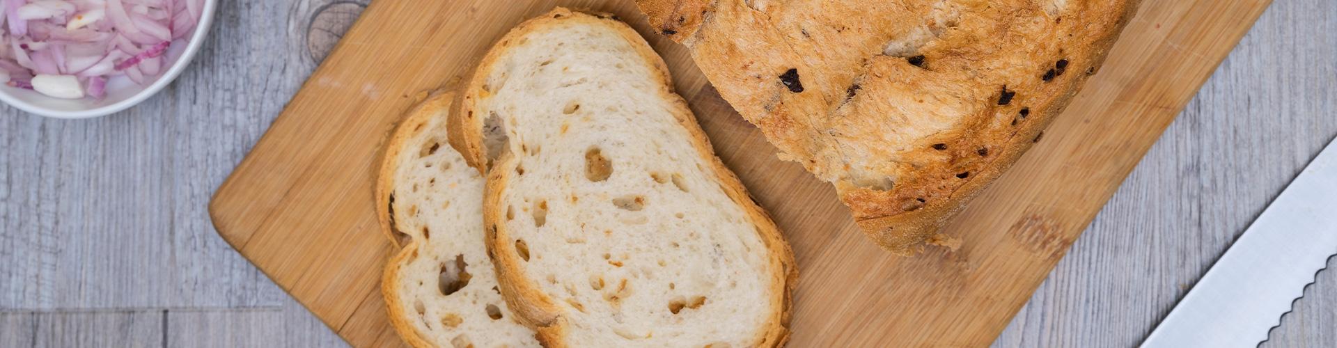 Pain aux oignons et lardons à la farine de lentilles du Berry 