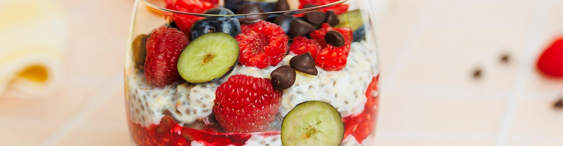Pudding de Millet et graines de chia, fruits rouges et chocolat