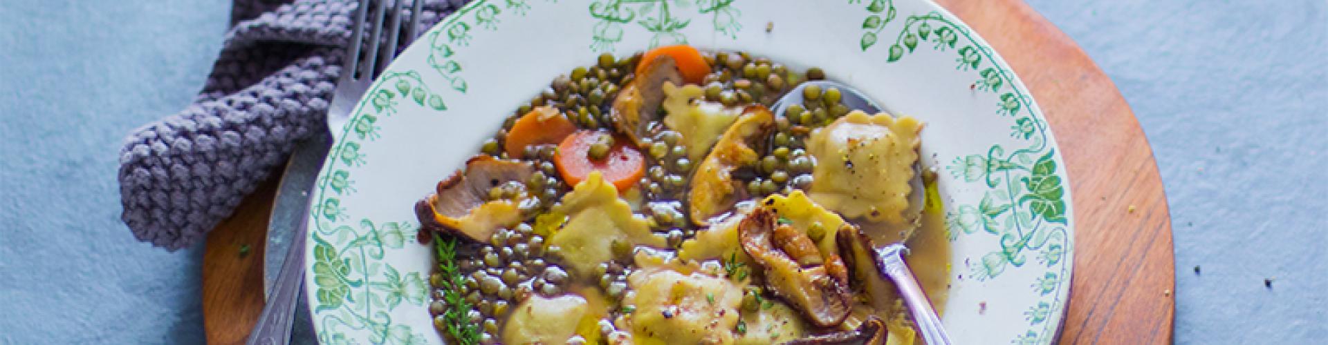Ravioles de chèvre et son bouillon aux lentilles vertes du Berry et aux shiitakés