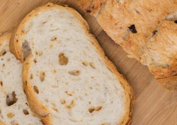 Pain aux oignons et lardons à la farine de lentilles du Berry 