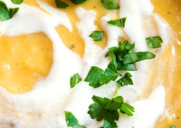 Velouté de Lentilles aux escargots en cappuccino de Chavignol 